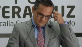 Separan temporalmente de su cargo a fiscal de Veracruz