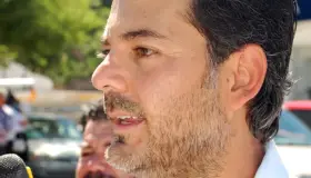 Atiende Alcalde a los migrantes