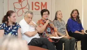 Capacita en atención a mujeres