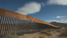 Construyen muro con recursos militares