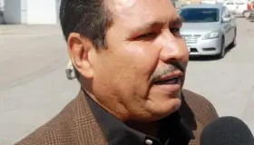 Reciben familias cemento