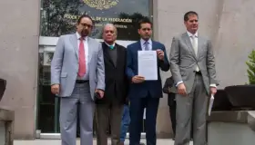 Dejan abogados caso
Robles; no puede pagar 