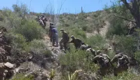 Detienen trece indocumentados