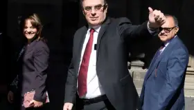 Previo a reunión de Ebrard con Pence, reiteran: bajó 56% flujo migrante