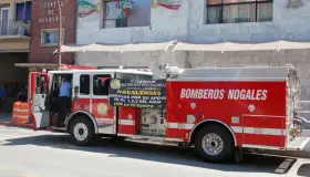 Entrega Alcalde dos bomberas
