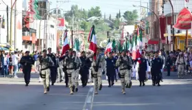 Vistoso desfile disfrutan las familias nogalenses