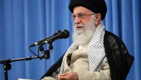 Líder supremo de Irán veta diálogo con EU