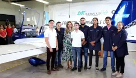 Reconoce Gobernadora a estudiantes de Guaymas