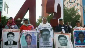 ‘Quien tenga información sobre Ayotzinapa, que nos ayude’