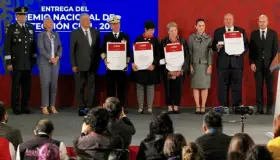 Entrega López Obrador el Premio Nacional de PC