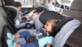 Entregan sillas de seguridad en vehículos