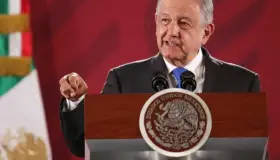 Ve López Obrador lenta la descentralización del Gobierno