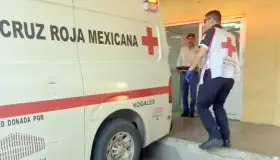 Se desploma en la vía pública