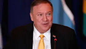 Admite Pompeo que presenció llamada de Trump con Ucrania
