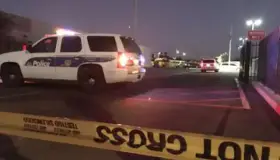 Muere niña olvidada en vehículo