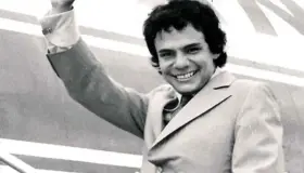 Restos de José José son preparados para velorio en Miami