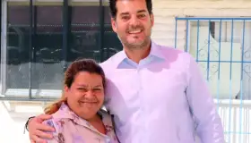 Entregan becas a beneficiarios