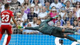 Real Madrid pasa un susto con el Granada