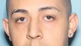 Mató a su padre e hirió a hermana y madre