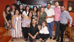 Le cantan las mañanitas a Jazmín