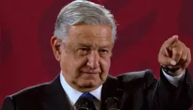 Ríndanse, los tenemos rodeados: AMLO a corruptos