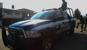 Comando acribilla a cuatro hombres en taller mecánico