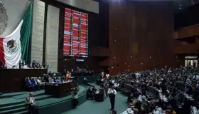 Diputados aprueban ley para que nadie gane más que el presidente