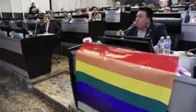 Diputado se declara gay durante discusión sobre matrimonio
