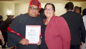 Adolfo Bravo concluye Doctorado en Derecho