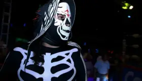 Hospitalizan a La Parka tras sufrir grave accidente