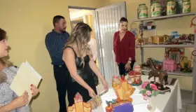 Inauguran tienda de artículos artesanales de presos, en AP