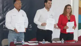 Firma convenio para seis obras