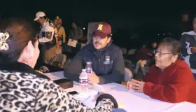 Atiende Alcalde a vecinos de Los Encinos