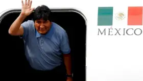 Llega Evo Morales a México como asilado político