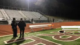 Pánico en EU por tiroteo en partido escolar; hay 2 heridos