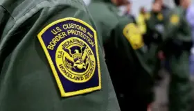 Dispara agente a hombre de Rusia