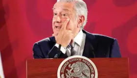 ‘Ahora otros se apretarán el cinturón’; López Obrador celebra presupuesto