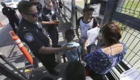 Sobaja EU a solicitantes de asilo