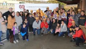 Reciben familias cena de Acción de Gracias