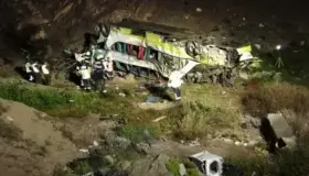 Se desbarranca autobús en Chile; hay 20 muertos