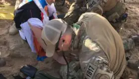 Atienen a conductor de 25 años que sufrió volcadura