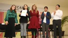 Entrega Gobernadora Becas de Excelencia