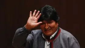 Evo Morales abandona México en vuelo comercial rumbo a Cuba