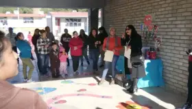 Entregan apoyos a Jardín de Niños