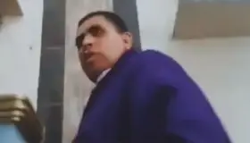 VIDEO: Exhiben a sacerdote ebrio insultando a mujer