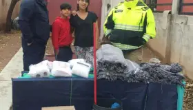 Entregan apoyos a personas vulnerables