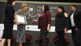 Reconocen a funcionarios de la FGES