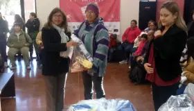 Entregan beneficios a mujeres nogalenses