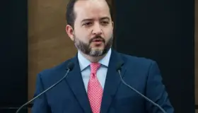 Exsecretario de Gobernación niega desvíos a García Luna