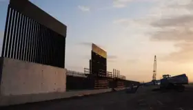 Trump acude a tribunales para construir muro fronterizo